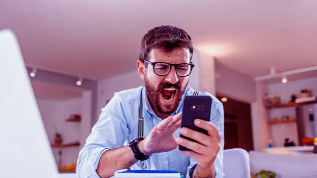 Celular travando muito: veja como acelerar e melhorar o desempenho 2 celular lento